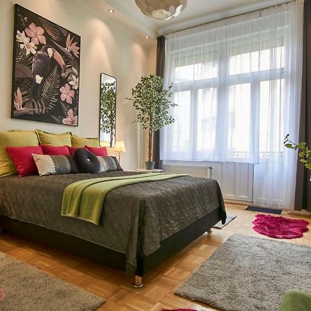 M52 Apartment - Hostaid Будапешт Экстерьер фото